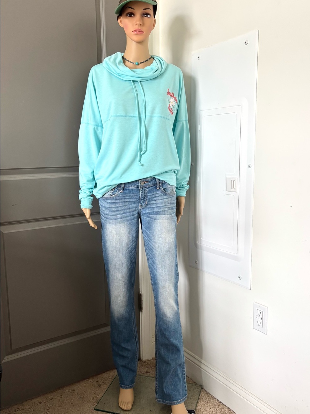 BUNDLE OF TWO: Red Camel blue Pullover top and Hollister jeans size M